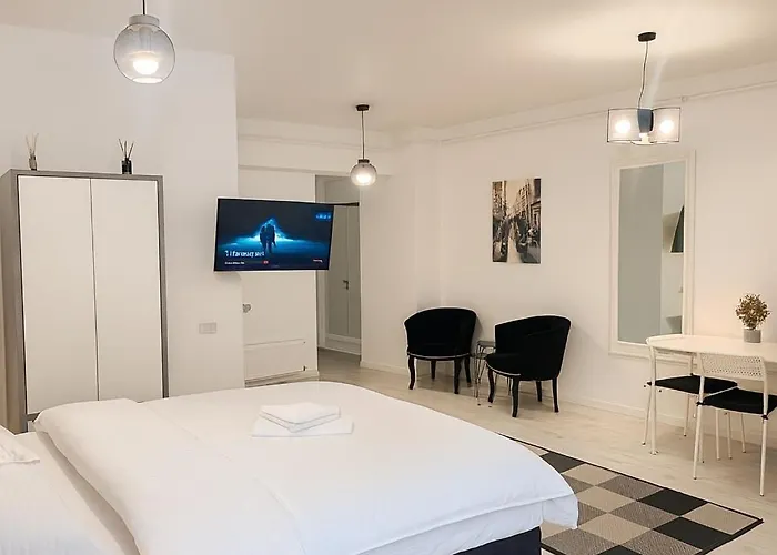 Close To The Cathedral Of The Nation's Salvation - 727 Apartment *